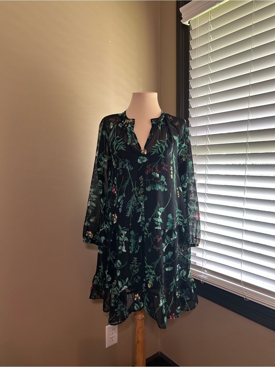 Banana Republic Dresses & Skirts - Banana Republic Swing Black Sheer Floral V-Neck Long Sleeve Dress